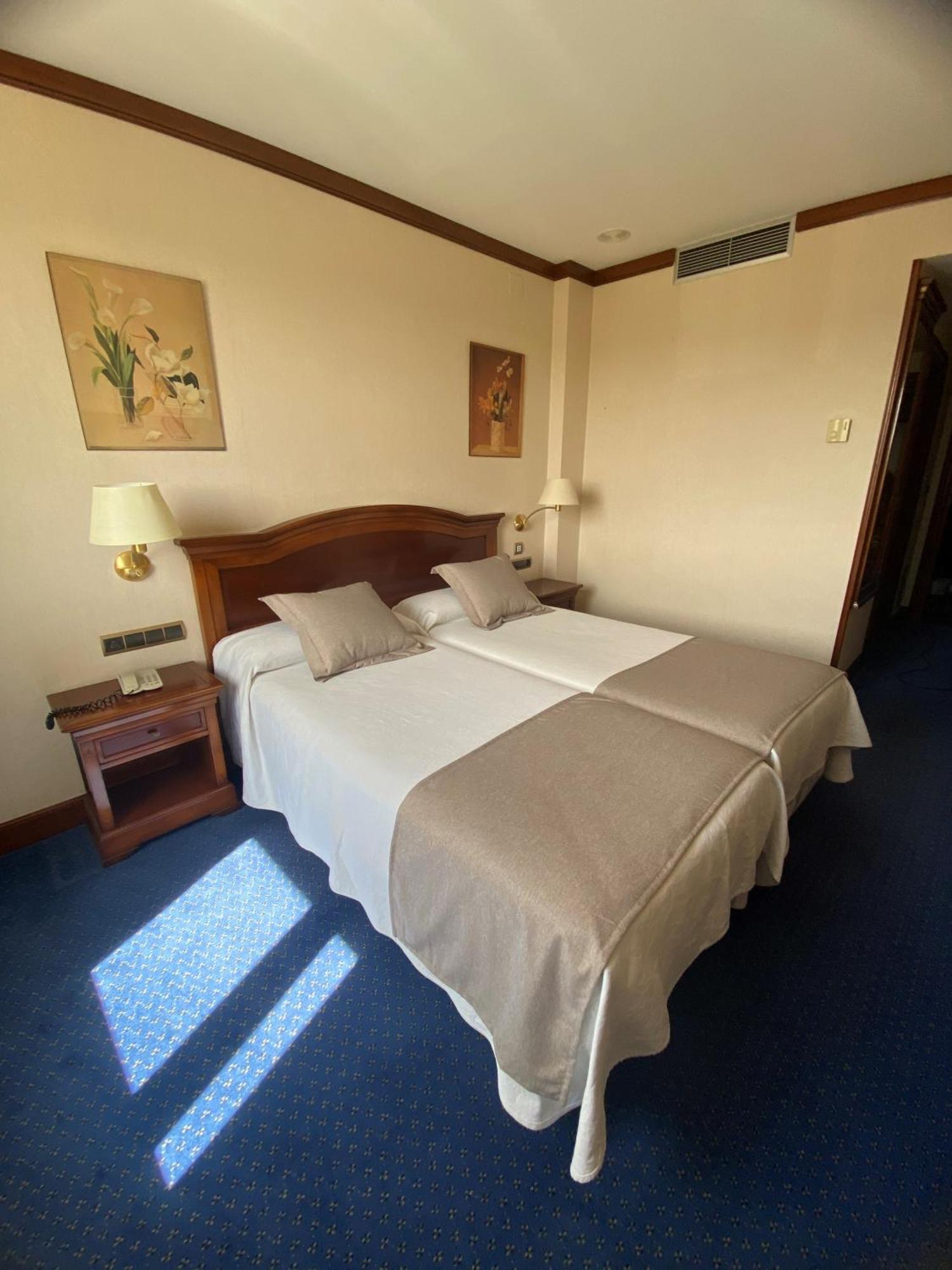 Hotel Villa De Almazan Luaran gambar
