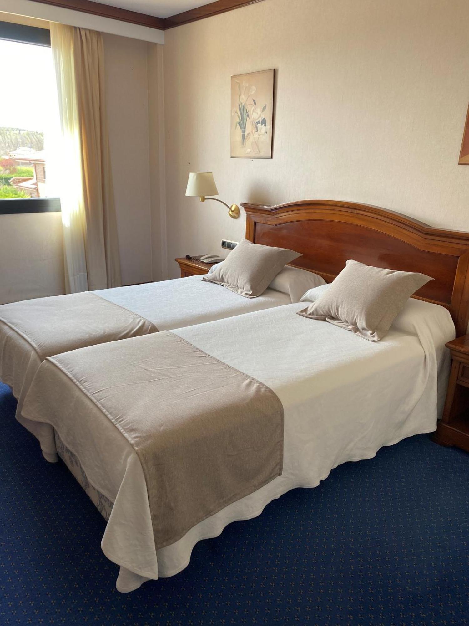 Hotel Villa De Almazan Luaran gambar