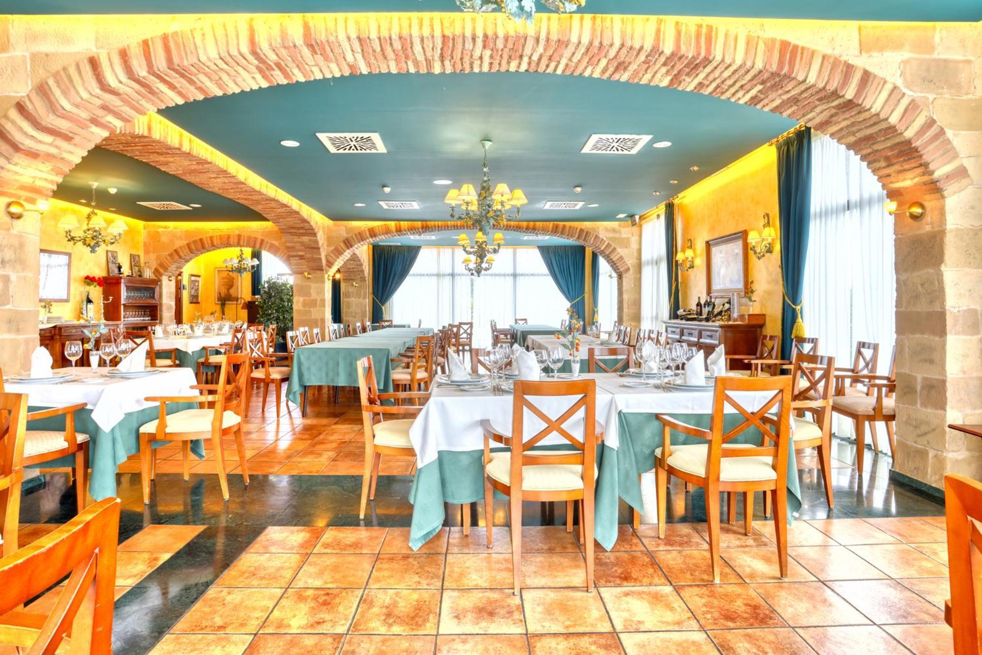Hotel Villa De Almazan Luaran gambar