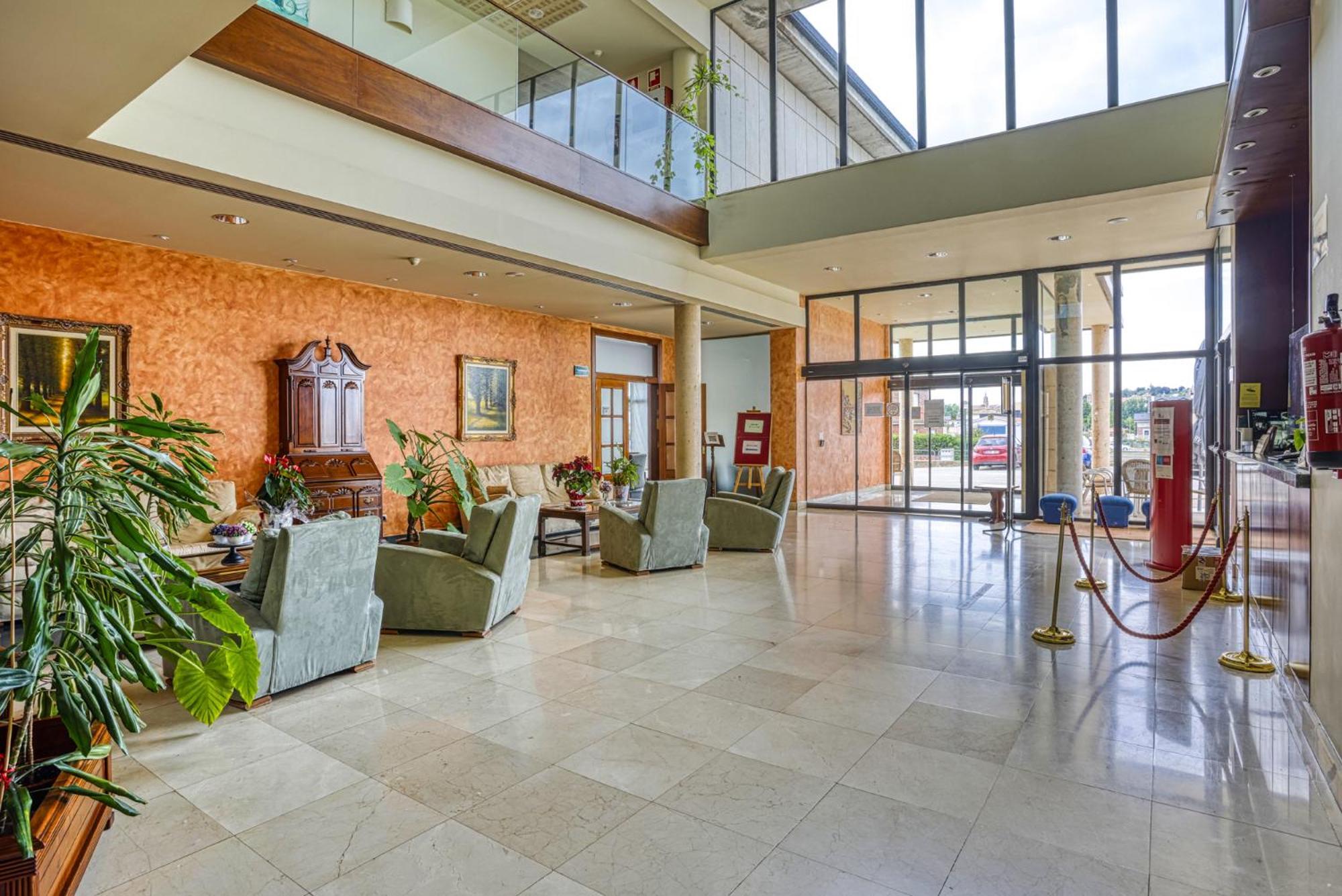 Hotel Villa De Almazan Luaran gambar